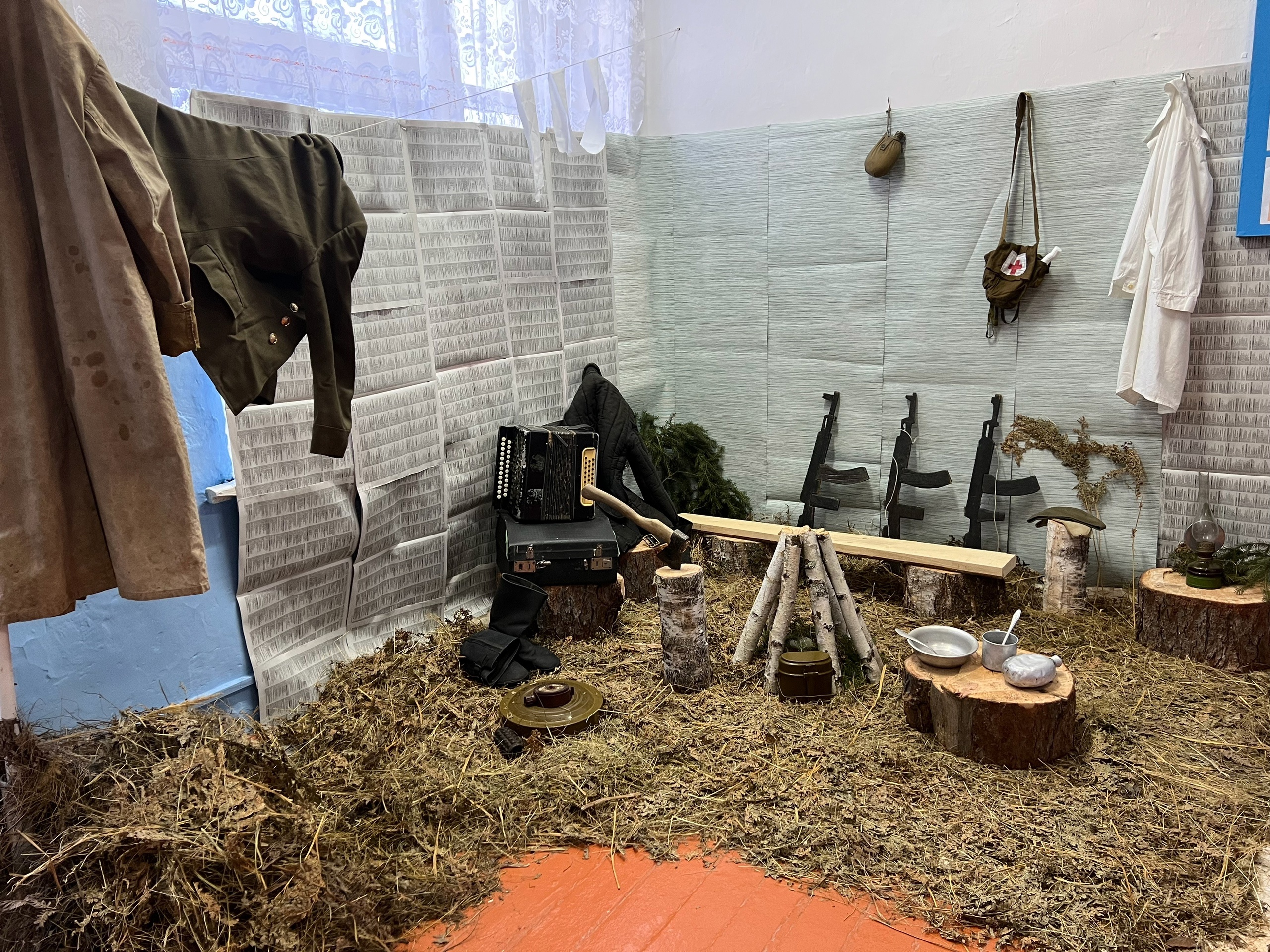 Инсталяция Партизанская землянка.